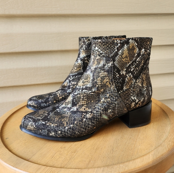 Vionic Kamryn snake print booties size 8.5 - Picture 2 of 13